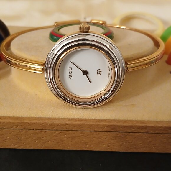 Gucci Vintage Bangle Watch w/ 12 Interchangeable Bezels - Picture 9 of 12